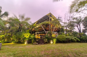Castle in the sky mountain bliss, Kintamani area